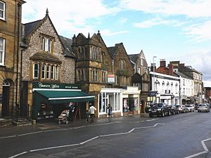 Archivo:Fore Street, Chard - geograph.org.uk - 1567890