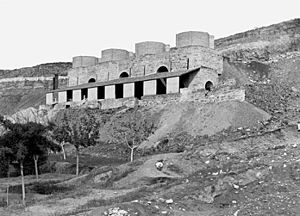 Archivo:Forns de ciment de les mines de carbó de la Granja d'Escarp (cropped)