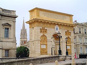 Archivo:Gate Montpellier
