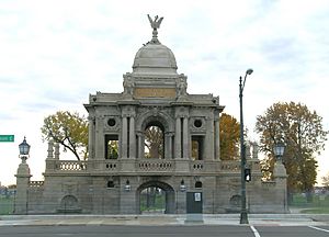 Archivo:Hurlbut Memorial Gate Detroit MI