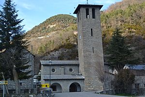 Archivo:Iglesia.de la Virgen de Septiembre.Torre del S.XII de Servisé
