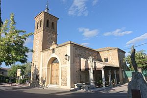 Archivo:Iglesia de San Felipe y Santiago Apóstoles, Cobisa 01