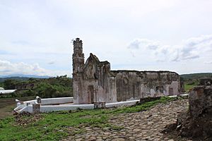 Archivo:Iglesia de la ex-hacienda Chicomocelo. Tlacotepec, Morelos.