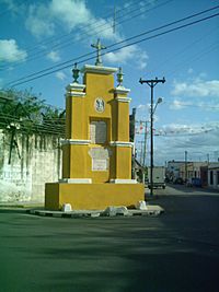 Archivo:La Cruz de Gálvez, Mérida, Yucatán (01)
