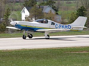 Archivo:Lancair 320-360 C-FKRO 04