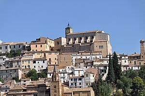 Archivo:Loreto Aprutino 2012 by-RaBoe 12