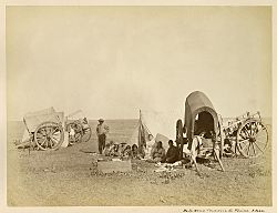 Archivo:Métis Traders on the Plains - Marchands de fourrures métis sur les Plaines (24392719392)