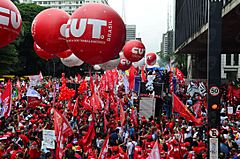 Archivo:Manifestações pró Dilma 151216
