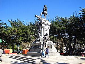 Archivo:Monumento a Hernando de Magallanes