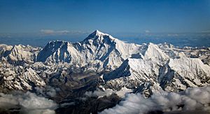 Archivo:Mount Everest as seen from Drukair2 PLW edit