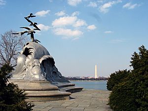 Archivo:Navy Marine Memorial