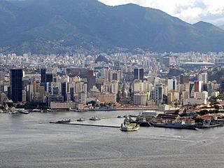 O centro do Rio de Janeiro visto da Baía de Guanabara.JPG