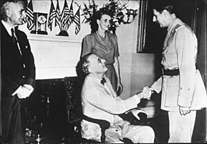 Archivo:Ontmoeting Roosevelt en generaal De Gaulle, Bestanddeelnr 900-6780