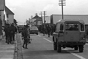 Archivo:Operación Rosario-Soldados argentinos en Stanley