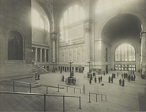 Archivo:Pennsylvania Station, NYC, Waiting Room, Cassatt Statue