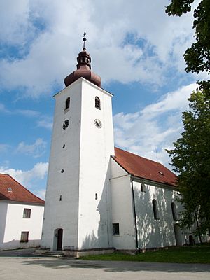 Archivo:Ratibořské Hory - kostel od jihu