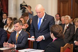Archivo:Rt Hon Christopher Luxon gives his oath