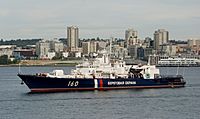 Archivo:Russian Border Guard vessel Vorovskiy in Seattle (cropped)
