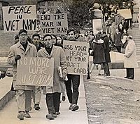 Archivo:Student Vietnam War protesters