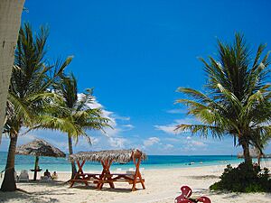 Archivo:Taino Beach, Grand Bahama Island, Bahamas