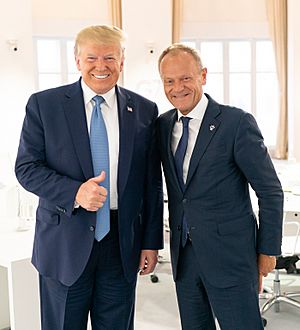 Archivo:Trump and Tusk - G7Biarritz (cropped)