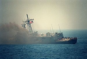 Archivo:USS Stark FFG-31 port side following missile strike