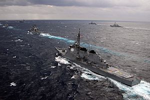 Archivo:US Navy 051115-N-8492C-125 The Japan Maritime Self-Defense Force (JMSDF) destroyer JDS Kongou (DDG 173) sails in formation with other JMSDF ships and ships assigned to the USS Kitty Hawk Carrier Strike Group