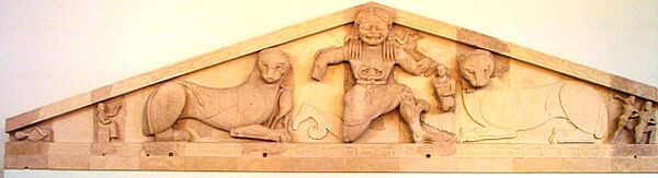 Archivo:West pediment from the Temple of Artemis in Corfu