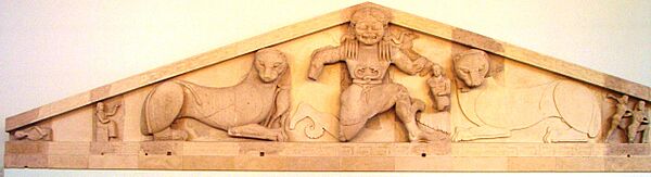 Archivo:West pediment from the Temple of Artemis in Corfu