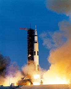 Archivo:Apollo 13 liftoff-KSC-70PC-160HR