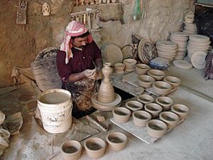 Archivo:Bahrain Pottery Creator