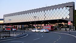 Archivo:Belgrade Nikola Tesla Airport 2