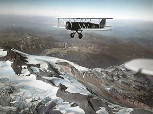 Archivo:Boeing Model 40 over mountains circa 1930s