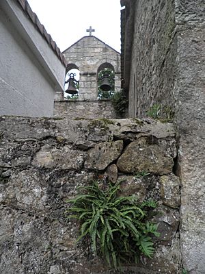 Archivo:Campanario iglesia románica Acereda