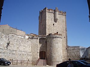Archivo:Castillo de Coria