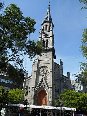 Archivo:Clocher UQAM 05