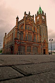 Archivo:Derry-Guildhall