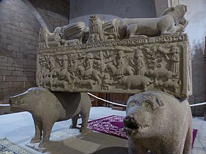 Archivo:Esculturas del sepulcro de Fernán Pérez de Andrade. Iglesia de San Francisco, de Betanzos. Galicia, España, Spain
