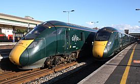 Archivo:Exeter St Davids - GWR 802006and 800312