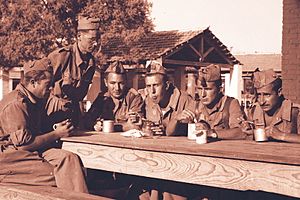 Archivo:Facendo o servizo militar.1945-Spain
