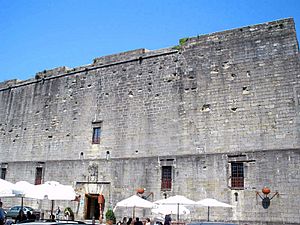 Archivo:Fuenterrabia - Castillo de Carlos V-Parador Nacional El Emperador 02