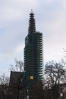 Archivo:Heilandskirche Moabit scaffolded 2014