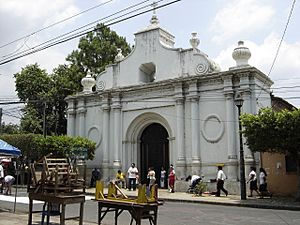 Archivo:Iglesia Nuestra Señora de La Asunción, Izalco, Sonsonate