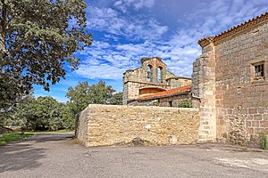 Archivo:Iglesia parroquial de la Purísima Concepción en Villasdardo campanario