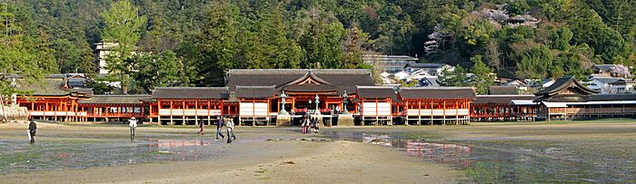 Archivo:Itsukushima Shinto Shrine
