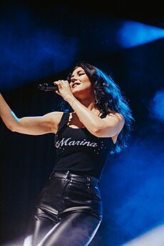 Archivo:Marina Diamandis at Ryman Auditorium 01 March 2022