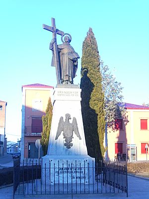 Archivo:Monumento a San Juan de la Cruz en Fontiveros
