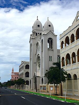 Archivo:Parroquia San Agustín, Puerta de Tierra