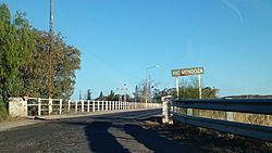 Puente Rio Mendoza Barrancas.jpg