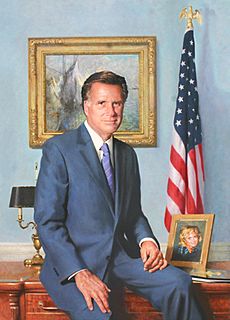 Archivo:Romney portrait